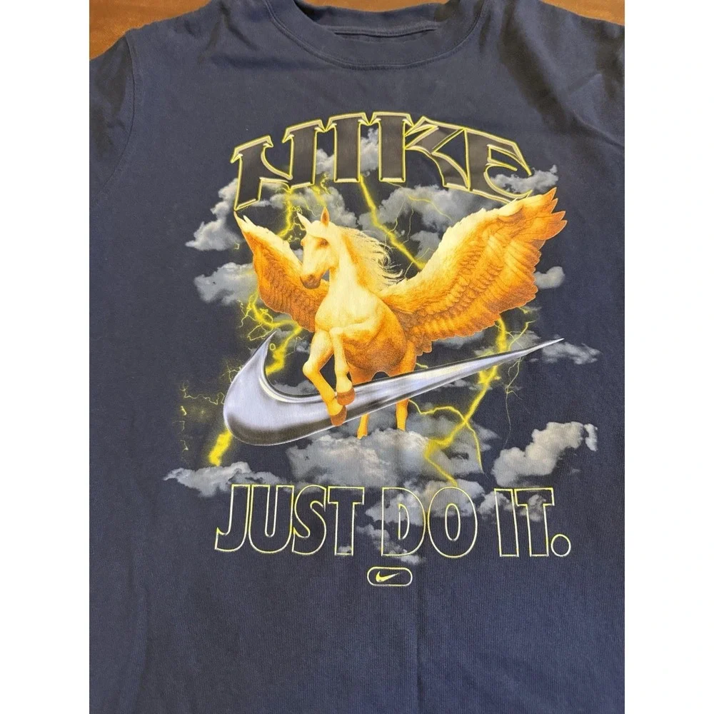 The Nike Tee Kids XL Takedown Dark Navy T Shirt Pegasus Graphic